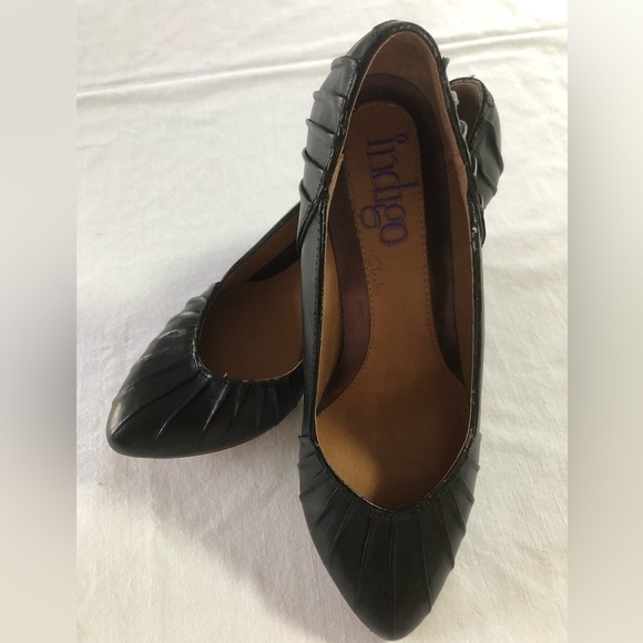 Indigo Shoes - EUC Indigo Clark’s Size 6M Pumps